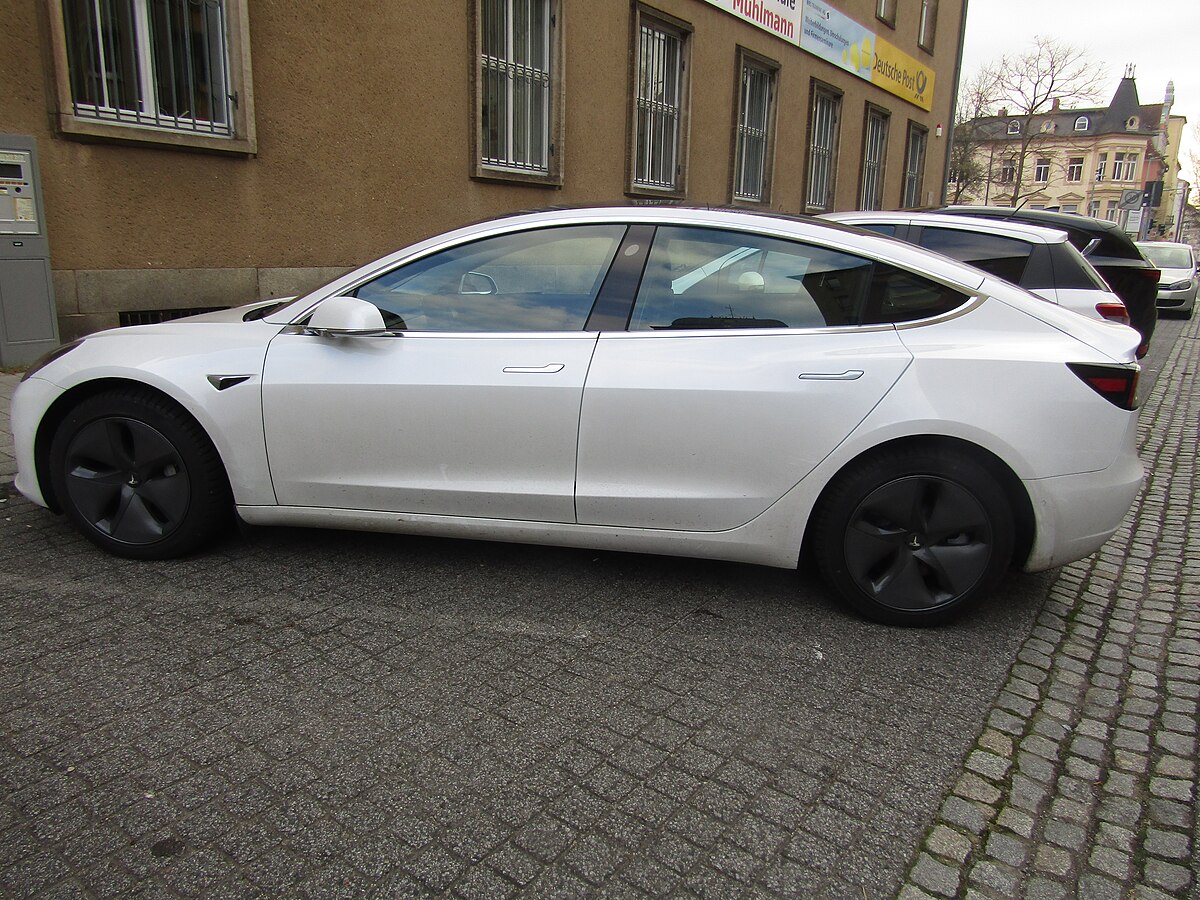 Tesla Model 3 (vista lateral)